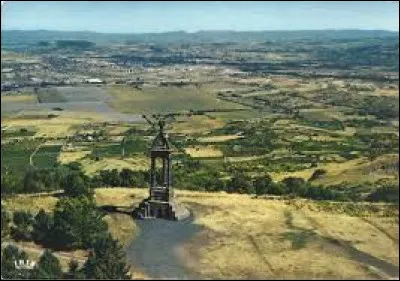 Ce renversement d'alliance permet à Vercingétorix de remporter une bataille en juin -52. près de sa capitale Nemossos. Quelle est cette bataille ?