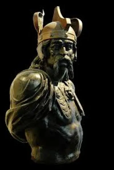 Cette victoire de prestige laisse présager une possible reconquête au moment où la République romaine, affaiblie, est en pleine guerre civile. Quel chef gaulois avait envahi l'Italie et mis à sac Rome en 390 av.JC ?