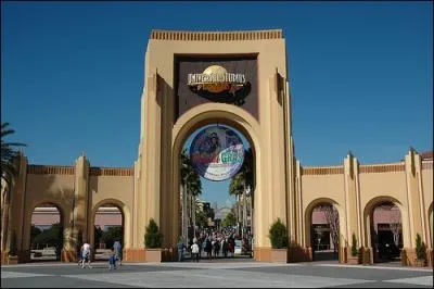 Combien de visiteurs ont reu les parcs Universal en 2010 ?