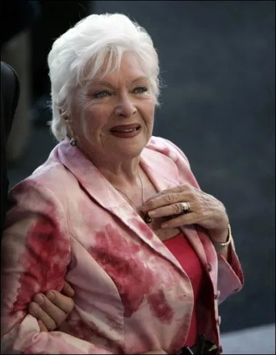 La comdienne Line Renaud...