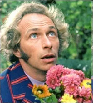 Quel le titre de ce film de 1972 o Pierre Richard incarne un architecte malchanceux nomm  Alfred   ?