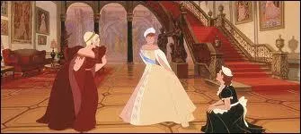 Lorsqu'Anya sort de la boutique Chanel, de quelle couleur est sa robe ?