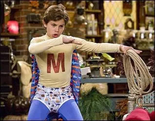 Comment se nomme Max quand il se transforme en super hros ?