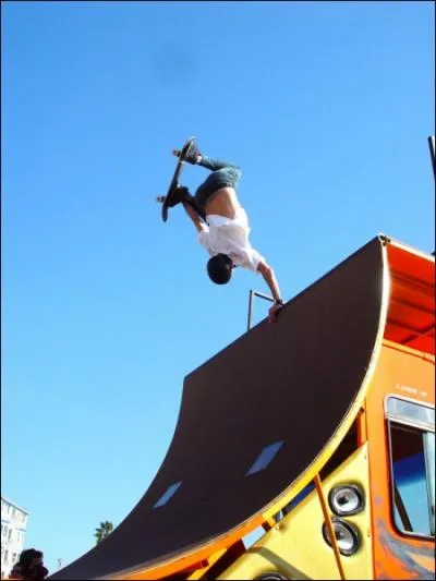 Quel skater professionnel, invit spcial, a jou deux personnages diffrents durant le film ?