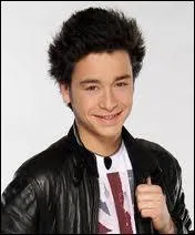 Quelle chanson Sacha Tran a-t-il interprte lors du show en direct ?