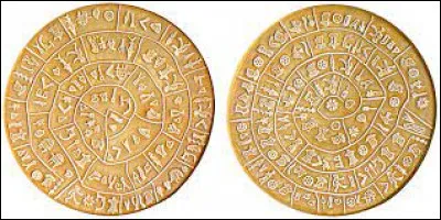 Comment s'appelle ce disque d'argile datant du Minoen ancien, comportant sur ses 2 faces des inscriptions inconnues disposées en spirale ?