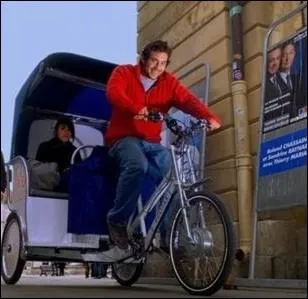 Dans quelle ville, une compagnie de vlos-taxis propose aux habitants de les emmener gratuitement  leur bureau de vote pour les deux tours des prsidentielles ?