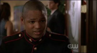 Comment s'appelle le demi-frre de Peyton ?