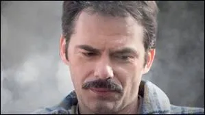 Comment s'appelle la ville o le pre de Bella habite ?