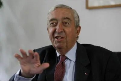 Jacques Calvet est un homme d'affaires franais. Quel grand groupe automobile a-t-il prsid de 1983  1997 ?