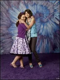 Dans la saison 4 que font Alex et sa meilleure amie ?