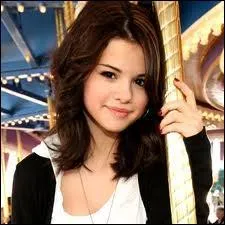 Selena est la plus jeune ambassadrice de ...