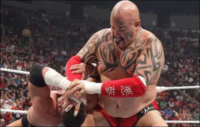 Contre qui s'est battu Tensai pour son premier combat ?