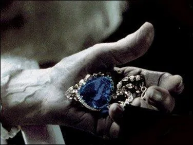 De combien de carats est constitu le bijou  le coeur de l'ocan  ?