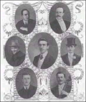 Quel musicien commence  jouer cette dernire chanson seul ?