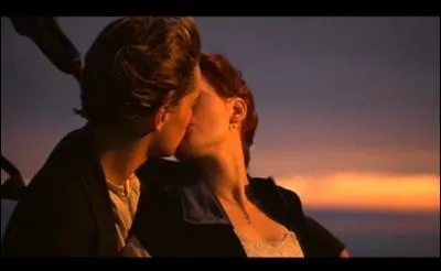 Aprs le premier baiser de Jack et Rose,  l'avant du bateau, combien reste-t-il de temps au Titanic avant de couler ?