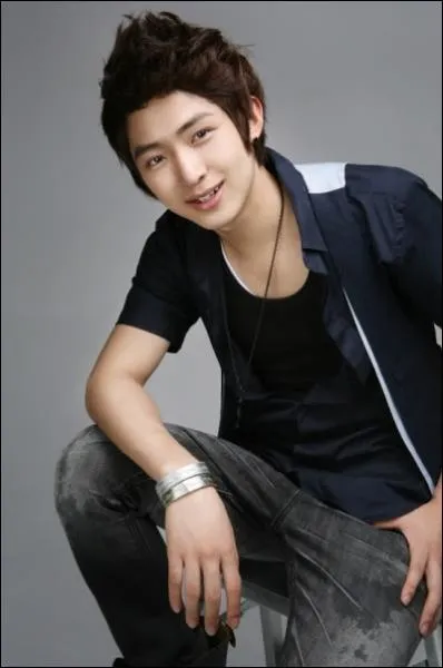 Qui est chanteur et est n le 22 juillet 1991 ?