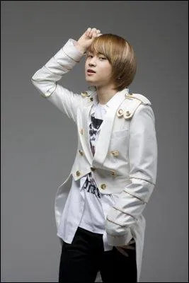 Qui est chanteur et est n le 28 juin 1991 ?