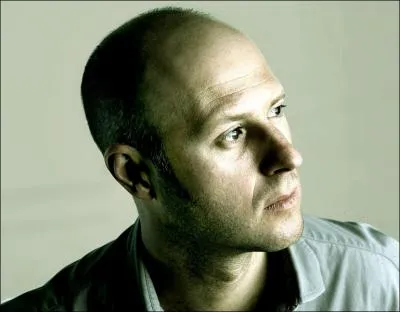 Ce chanteur, dcd beaucoup trop tt galement, a fait partie du groupe  Gangsters d'Amour , avant d'entamer une carrire en solo.