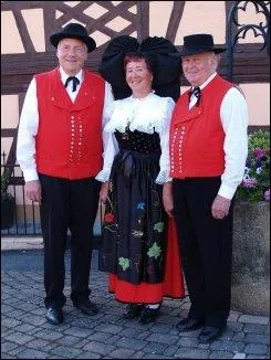 Dans quelle rgion franaise, pouvons-nous rencontrer, ces trois personnes lors de ftes folkloriques ?