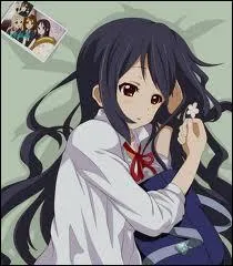 Qui est-ce ? Quel instrument joue-t-elle ?