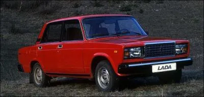 Dans quelle r�gion du monde la Lada 2107 r�alise pendant des d�cennies d'excellents scores commerciaux en tant que taxi ?