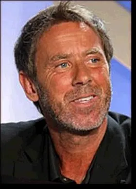 Comment s'appelle cet ancien attaquant de l'Asse devenu journaliste sur Canal+ ?