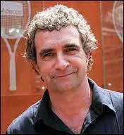 Comment s'appelle cet ancien joueur de l'Asse surnomm�  l'ange vert  ?