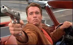 Grce  un billet de cinma magique Danny Madigan rencontre son hros favori, Jack Slater (Schwarzy)... Quel film de 1993 mlange le rel et la fiction ?