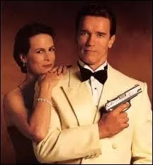 Quel film de 1994 ralis par James Cameron est un remake de  La Totale  ralis par Claude Zidi (1991) ?