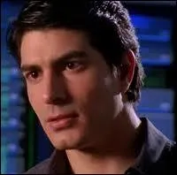 Qui entre dans l'quipe afin d'aider Chuck  sa formation ?