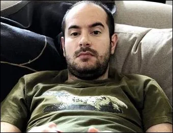 Il s'est fait connatre avec la srie TV 'Bref. ' o il tient le rle principal, les pisodes de cette srie ont connu un succs tant sur le Web qu' la tlvision. Il s'agit de :