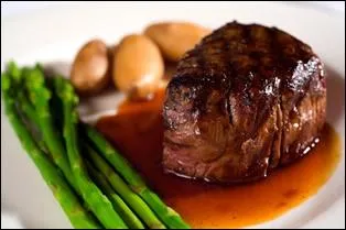 Vous avez command un plat en sauce et vous souhaitez saucer votre assiette avec un morceau de pain...