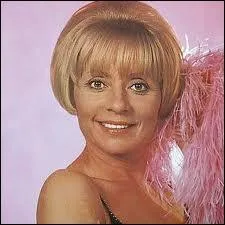 Reconnaissez-vous cette chanteuse ne en 1928 et anoblie (baronne) en 2004 ?