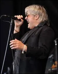 Quel Gainsbourg belge chante  Les yeux de ma mre  ou encore la reprise d'Adamo  Les filles du bord de mer  ?