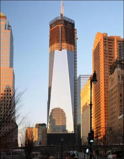 Comment s'appellera la tour symbolique qui est en ce moment en construction  Ground Zero ?