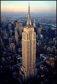 L'Empire State Building mesure 381 m (hauteur du toit) mais avec l'antenne ?