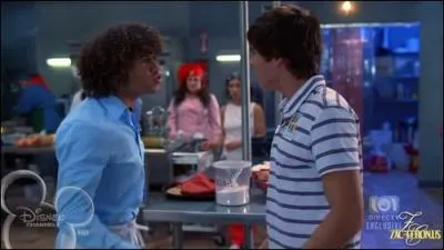 Que se passe-t-il dans cette scne de  High School Musical 2  ?