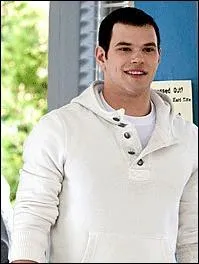 Qui sauve Emmett de l'attaque d'un ours ?