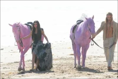 Qui est son petit ami actuel et depuis quand sort-elle avec lui ?