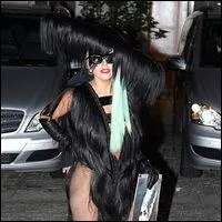 De quelle nationalit est un des coiffeurs prfrs de Lady Gaga ?