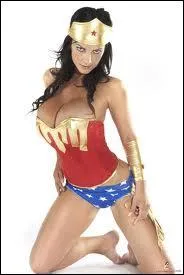 Comment s'appelle cette super-hrone ?