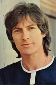 Complétez : ''Adieu, monsieur le professeur / On ne vous oubliera jamais / Et tout au fond de notre cœur / Ces mots sont écrits ------------ / Nous vous offrons ces quelques ----------''