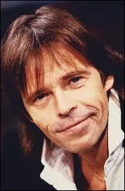 Pierre Bachelet ''Les Corons''' : ''Au Noooooord, c'était les coroooons / La teeeerre c'était le charboooon / Le cieeeel c'était l'horizoooon / Les hooooommes... ''