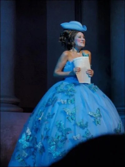 Pour quelle chanson Mava porte-t-elle cette troisime robe ?