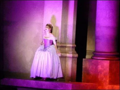 Pour quelle chanson Diane porte-t-elle cette troisime robe ?