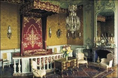 Madame de Pompadour est dcde  Versailles  l'ge de 42 ans, d'une congestion pulmonaire. Quelle particularit s'attache  son dcs ?