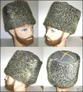 Avez-vous un bonnet en ''astrakan'' ? Ce mot vient d'une ville russe (Astrakhan) sur le delta de la Volga. La spécialité de la ville est la production de fourrure en peau...