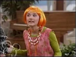 Comment se fait appeler Lily quand elle est avec Hannah Montana ?