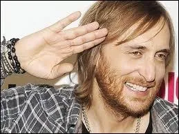 Comment s'appelle ce chanteur ?